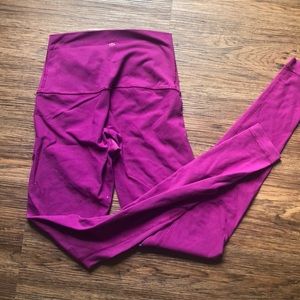Woman’s lululemon tights